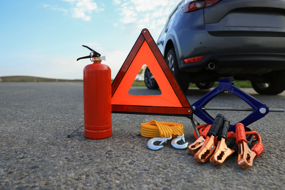 20+ Must Have Things to Keep in Your Car Emergency Kit